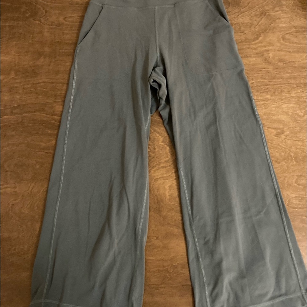 lululemon athletica sage green align Wide-Leg crop pants 4